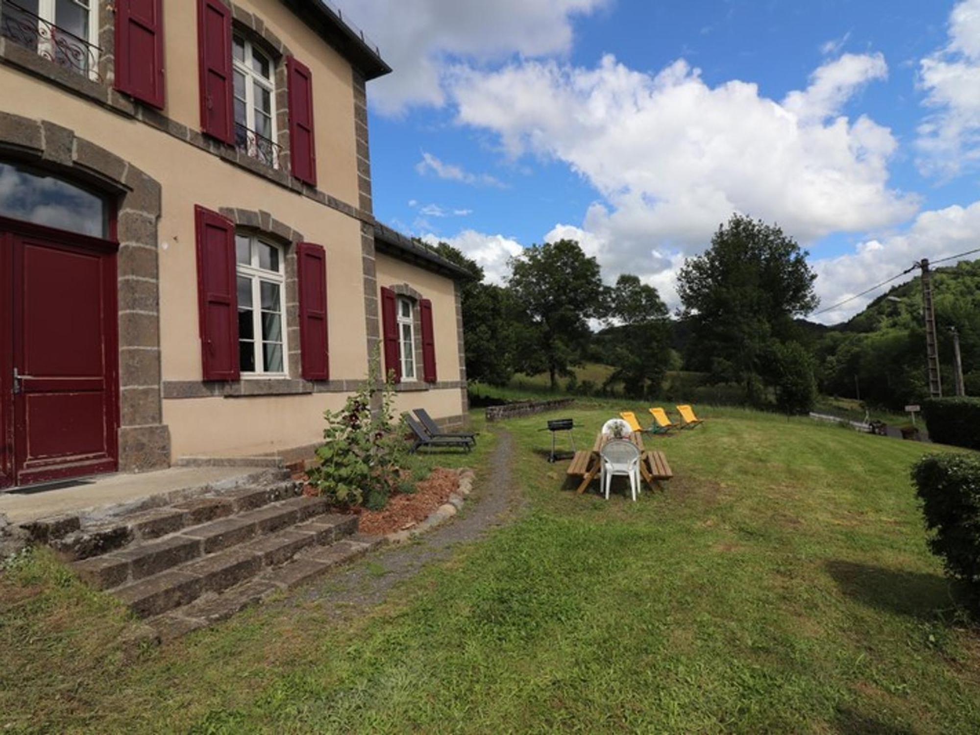 Maison De Charme Au Coeur Des Monts Du Cantal, Ideale Pour 12 Pers., Avec Jardin, Cheminee Et Loisirs Proches - Fr-1-742-96 Villa Saint-Martin-Valmeroux Exterior foto